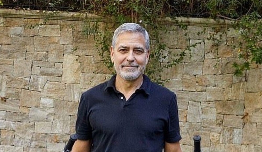 George Clooney: Βοηθά τους ντόπιους στη λίμνη Κόμο μετά τις καταστροφικές πλημμύρες