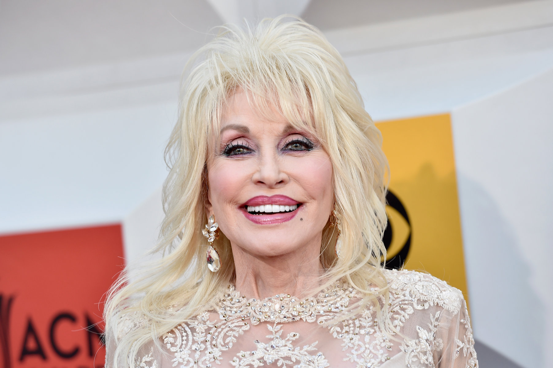 Η Dolly Parton ντύθηκε ξανά κουνελάκι του Playboy