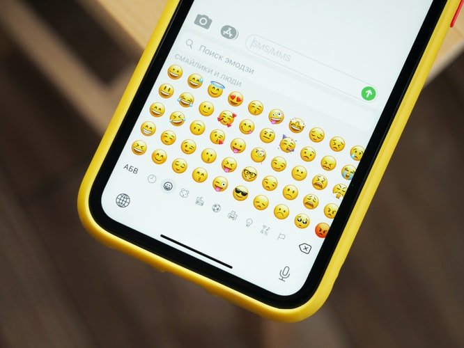 Φλέρταρε με emojis για να έχεις επιτυχία