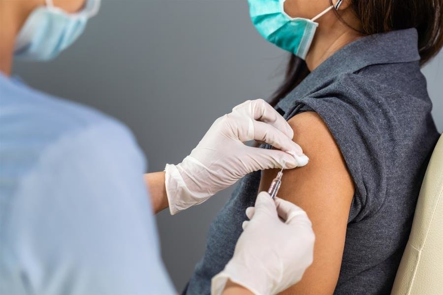 Pan-corona: Το νέο εμβόλιο που θα καλύπτει όλες τις μεταλλάξεις του Covid