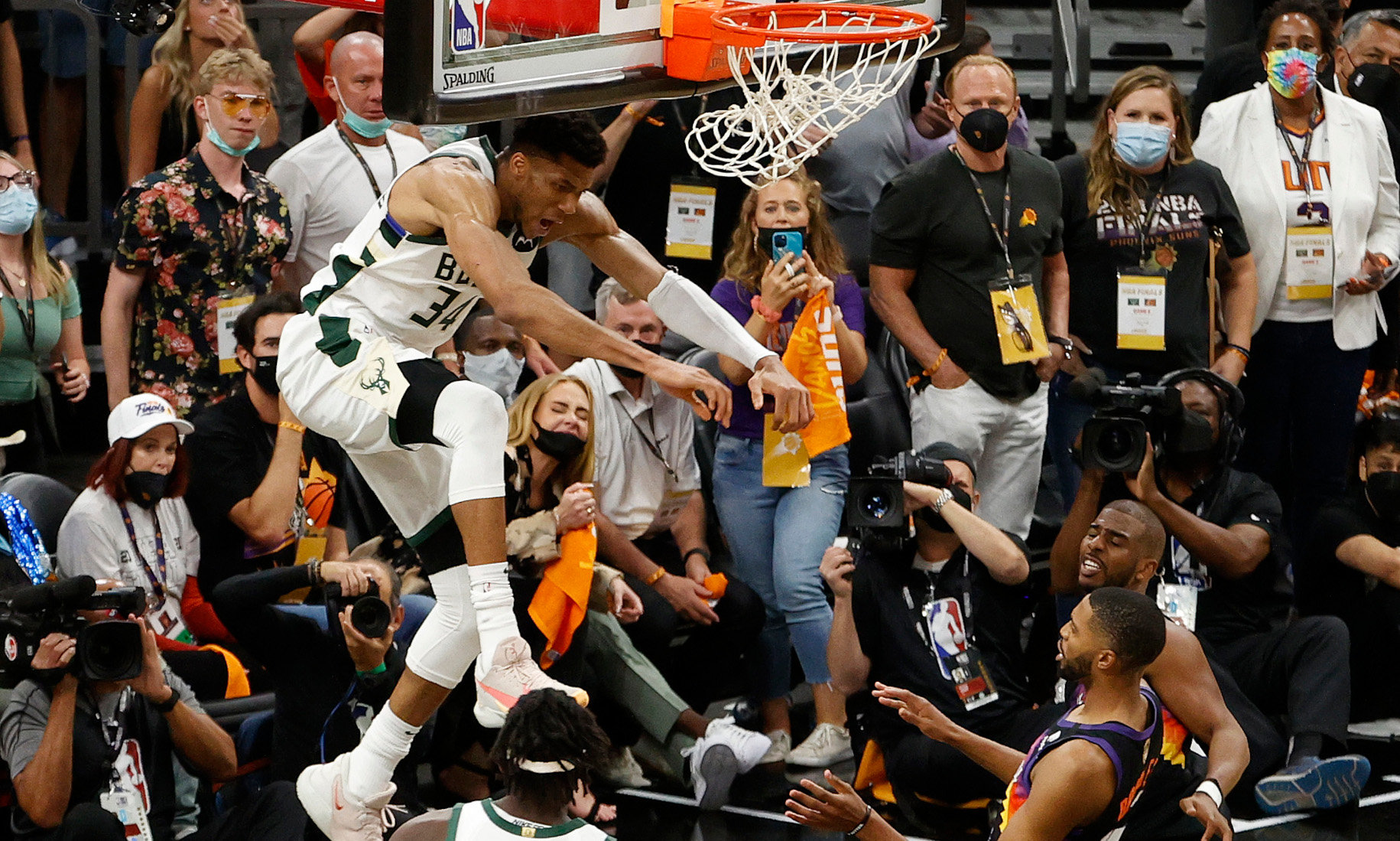 «Antetokounmpo throws it down»: Και ξαφνικά οι Μπακς πάνε για τίτλο