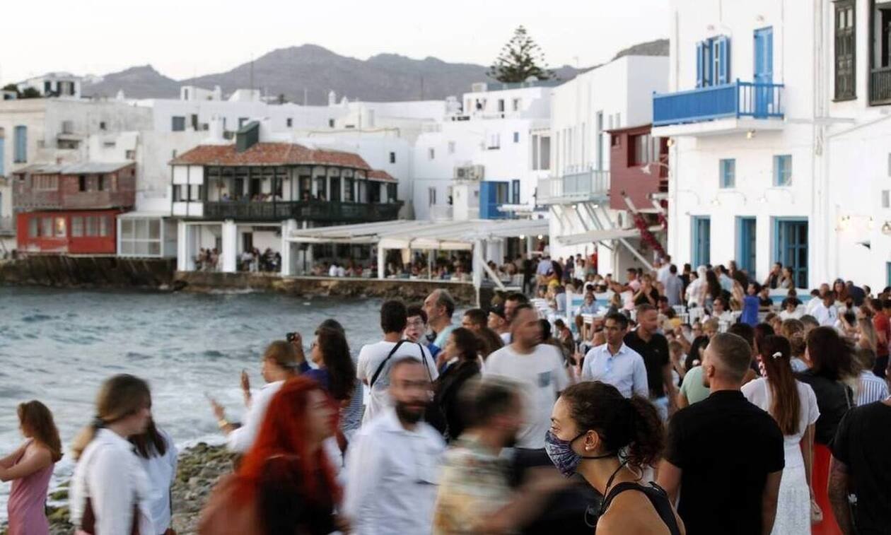 Μύκονος: Στήνονται χώροι για τεστ Covid σε beach bars – Τι θα συμβεί με τους περιορισμούς