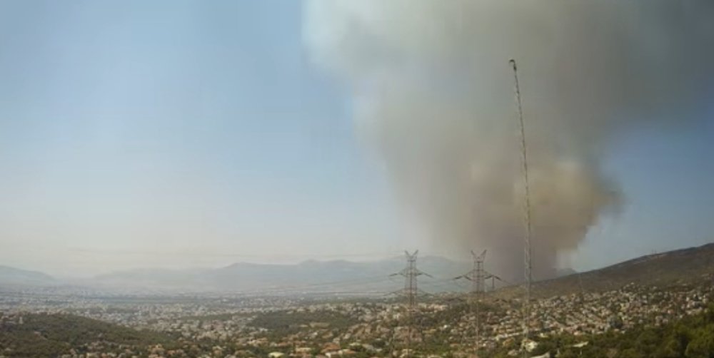 H εξάπλωση της φωτιάς στη Βαρυμπόμπη μέσα από ένα time lapse βίντεο