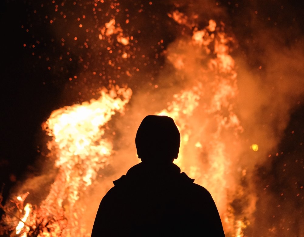 Σύλληψη πέντε ατόμων για εμπρησμό – Σε επιφυλακή οι αρχές