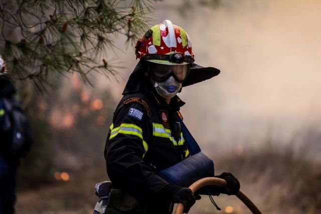 Φωτιά στο Λουτράκι: Επιχείρηση της πυροσβεστικής από γη και αέρα
