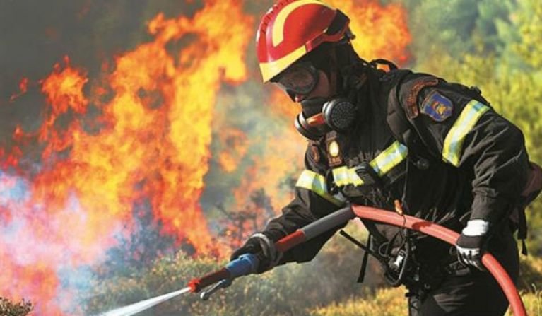 Βόλος: Φωτιά κοντά στις Γλαφυρές στο πεδίο βολής του Στρατού – Εκρήξεις από τα βλήματα