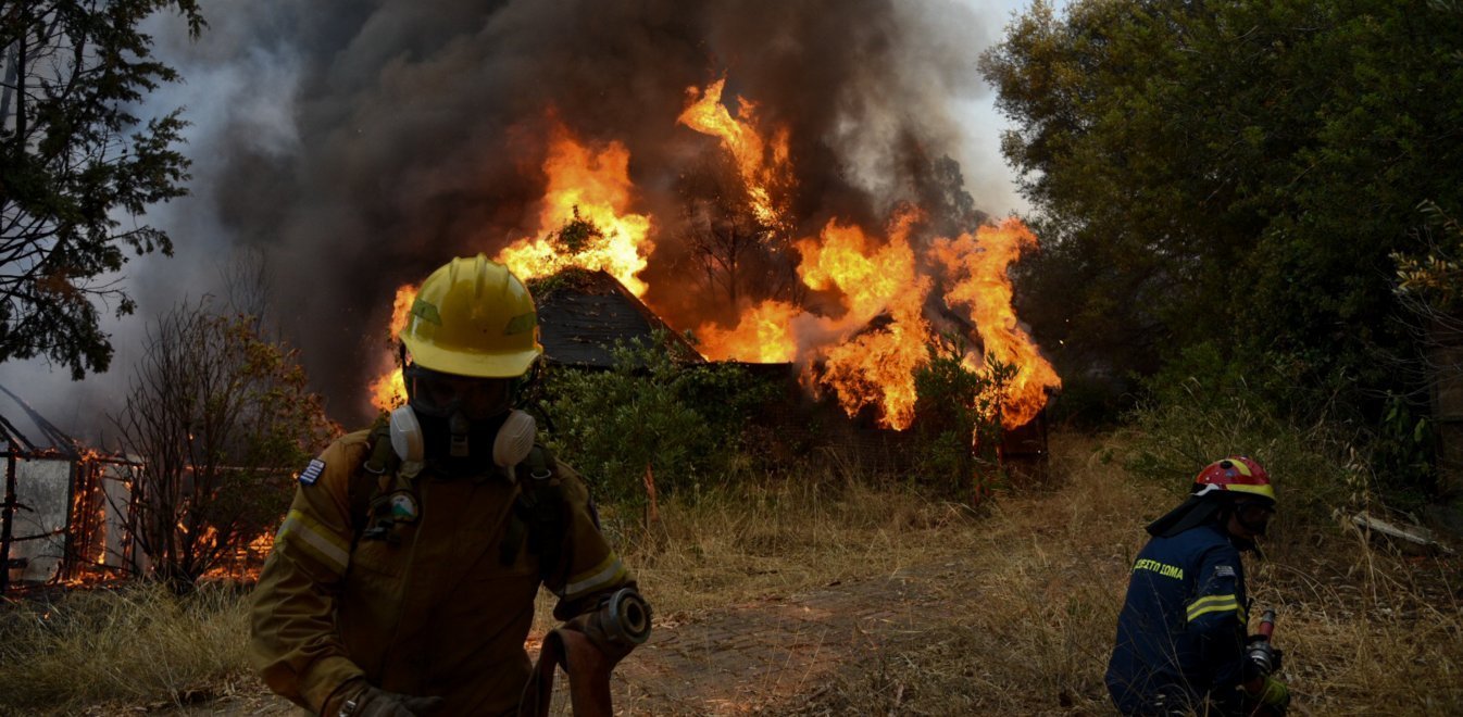 Ανεξέλεγκτη η Φωτιά στην Αλεξανδρούπολη: Εκκενώθηκαν 8 οικισμοί – Στα πρώτα σπίτια οι φλόγες