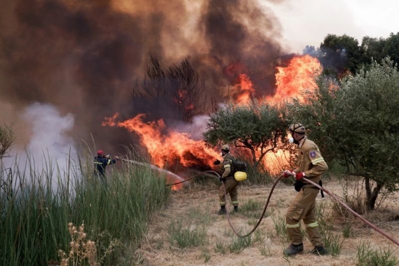 Επιπλέον αεροσκάφη στέλνουν οι Ρώσοι – 75 πυροσβέστες και οχήματα κατευθύνονται από Σλοβακία προς Β.Εύβοια