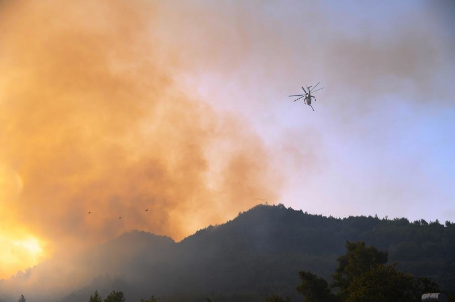 Αρχαία Ολυμπία: Μάχη να μην φθάσει στον αρχαιολογικό χώρο και στο μουσείο η φωτιά – Νέα αναζωπύρωση