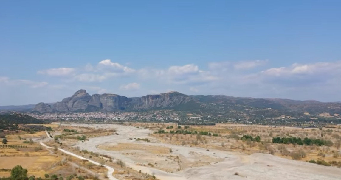 Πηνειός: 25 χιλιόμετρα ποταμού στέρεψαν – Εκπέμπει SOS ο περιφερειάρχης Θεσσαλίας