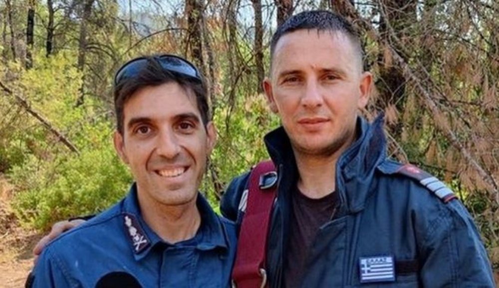 Μια συγκινητική ιστορία από τη φωτιά στην Εύβοια: Το δώρο Έλληνα πυροσβέστη σε Ρουμάνο συνάδελφό του
