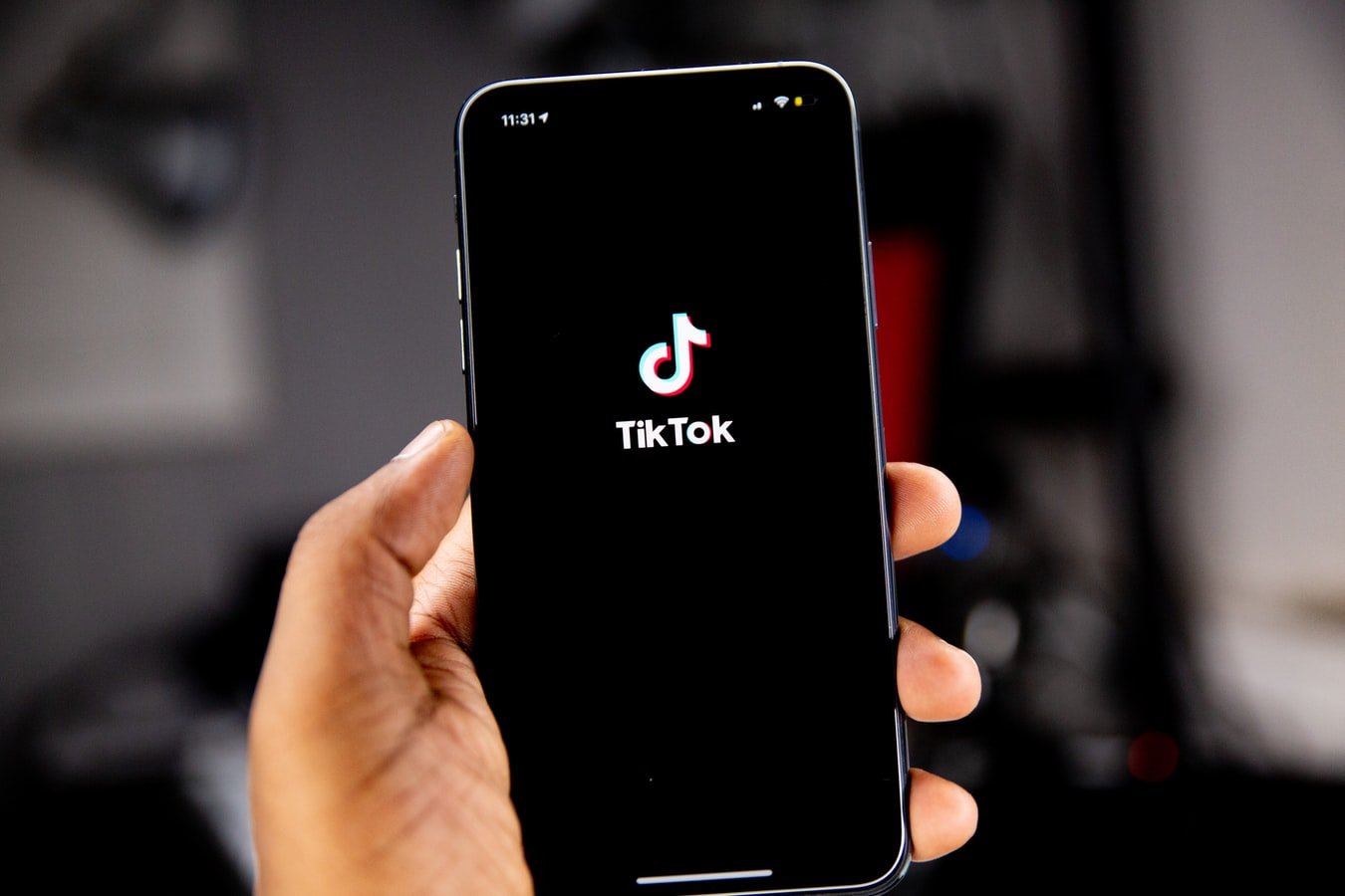 TikTok: Στην κορυφή των downloads για το 2020 αφήνοντας πίσω Facebook και Instagram