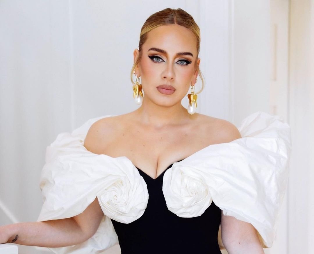 Η Adele ανακοινώνει με ένα teaser το νέο της τραγούδι «Easy on Me»