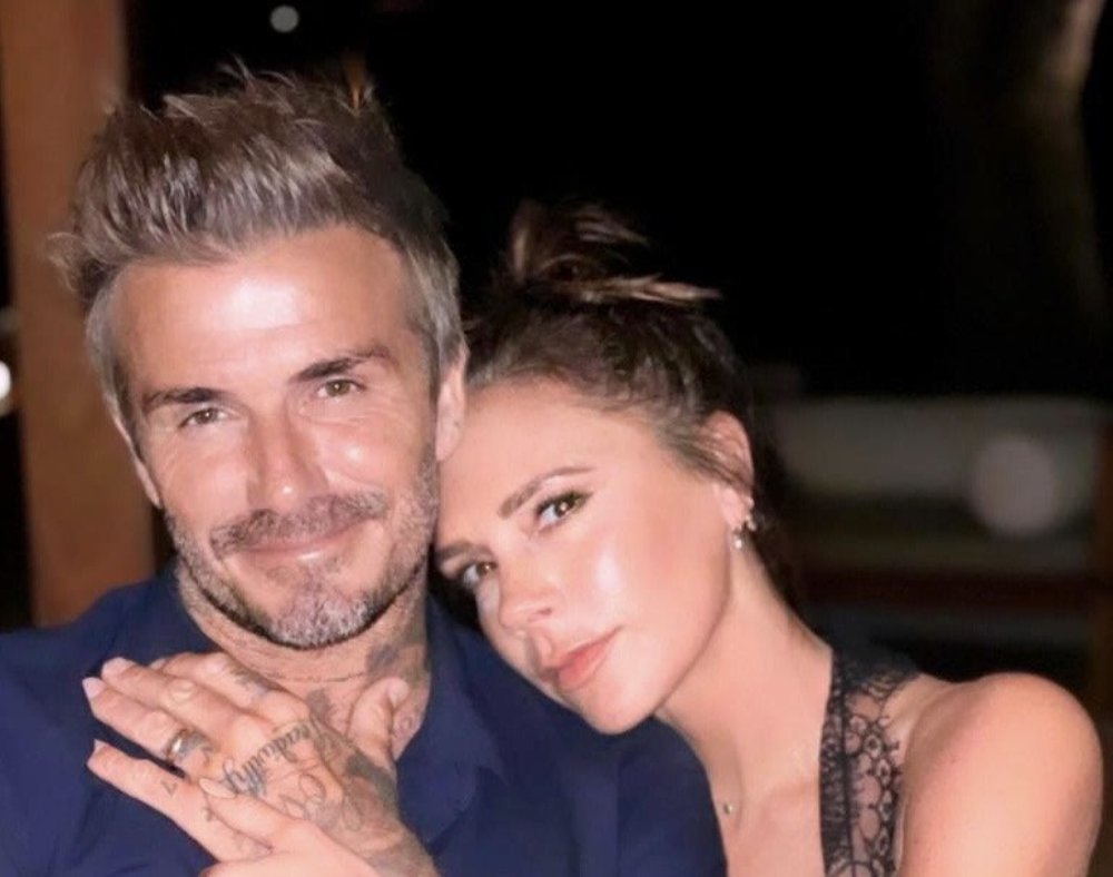 Η Victoria Beckham ανεβάζει φωτογραφία του David με κατεβασμένο μαγιό