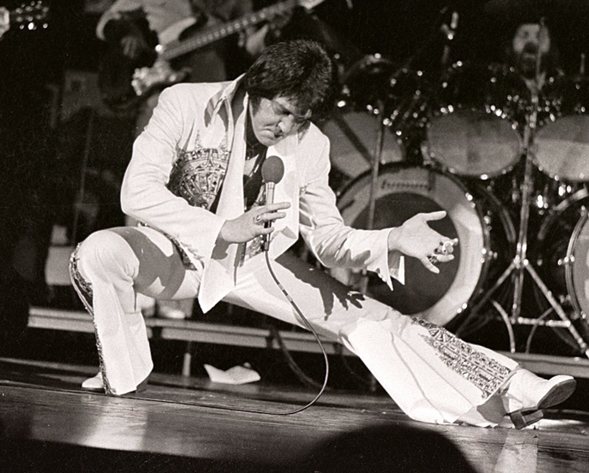Elvis Presley: Η λευκή ολόσωμη φόρμα του πωλήθηκε για 1 εκατ. δολάρια