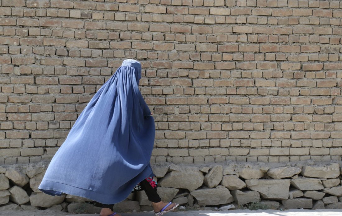«Οι γυναίκες είναι μόνο για να γεννούν παιδιά» λένε οι Ταλιμπάν – Μαστιγώθηκαν άντρες ρεπόρτερ σε πορεία διαμαρτυρίας