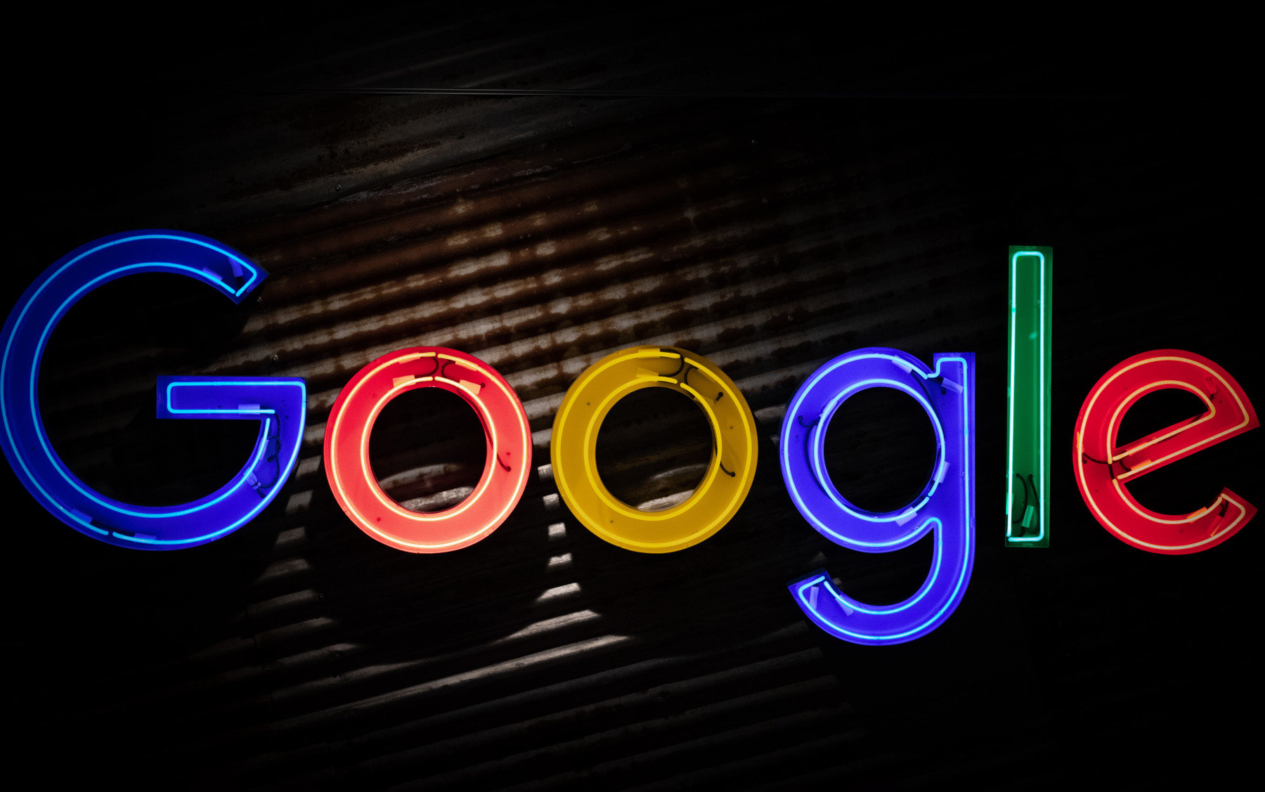Google: Ακόμα ένα σκάνδαλο με παράνομα χαμηλούς μισθούς σε υπαλλήλους της – Επί 2 χρόνια το «έκρυβε»