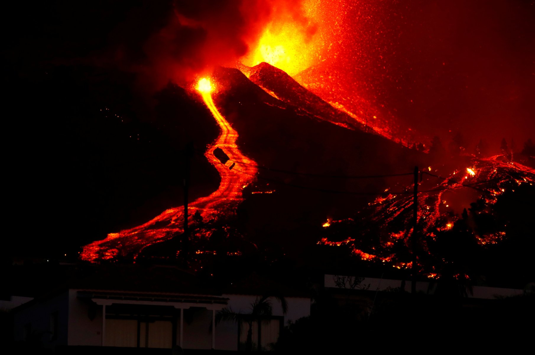 La Palma: «Ξεθάβουν» σπίτια από την έκρηξη του ηφαιστείου – Η λάβα οδηγείται  βορειοδυτικά του νησιού