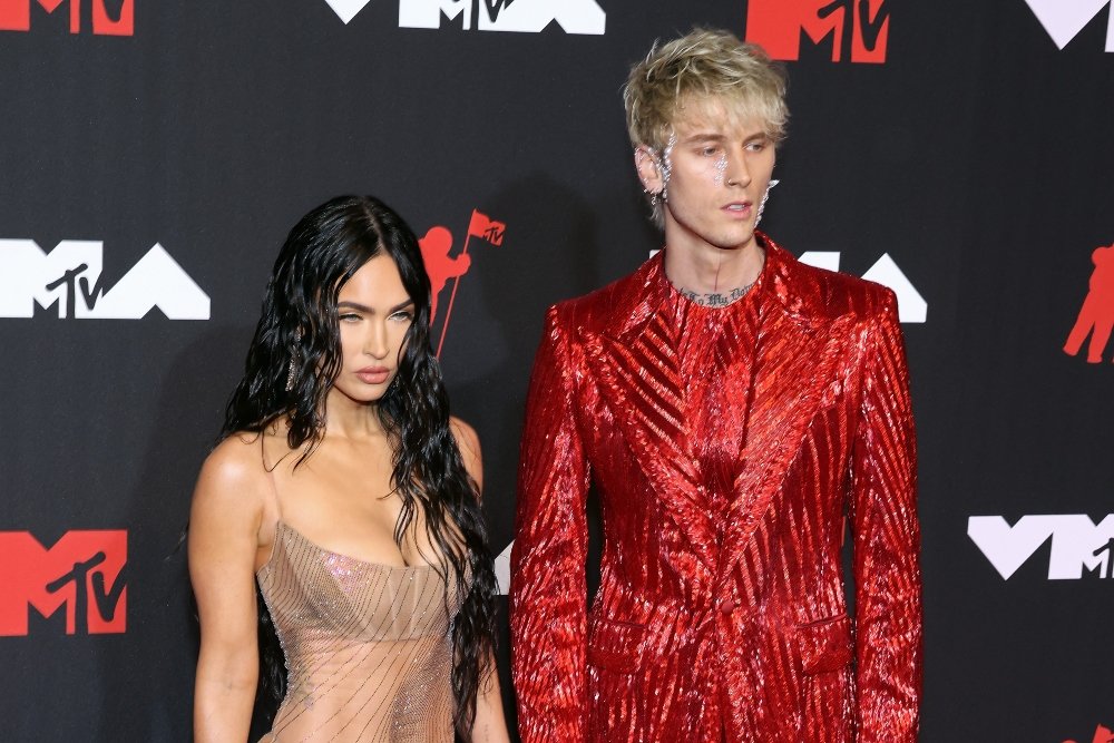 Megan Fox: Αρραβωνιάστηκε με τον Machine Gun Kelly – Ήπιαν ο ένας το αίμα του άλλου για να το γιορτάσουν