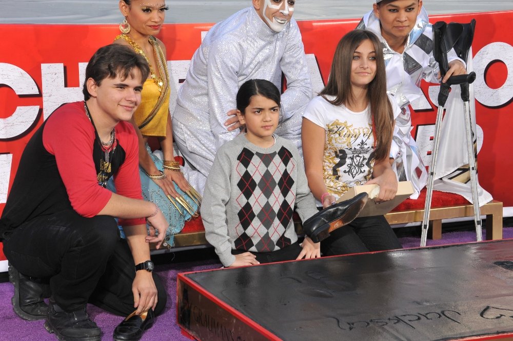 Michael Jackson: Ποια είναι η ζωή των παιδιών του 12 χρόνια μετά τον θάνατό του