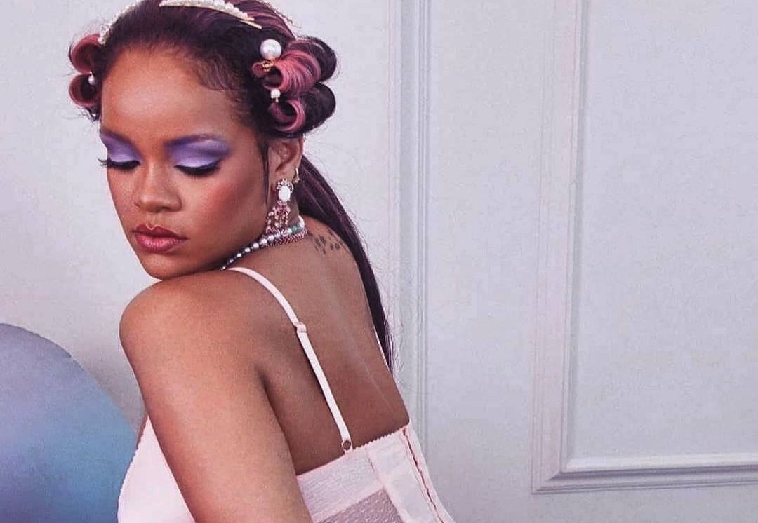 «Πυρά» κατά της Rihanna μετά την επίδειξη εσωρούχων Savage X Fenty – Πότε η πολιτισμική οικειοποίηση ξεπερνά τα όρια;