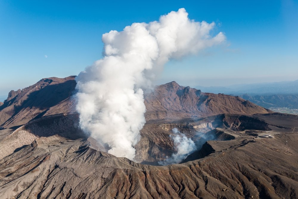 Ιαπωνία: Ηφαιστειακή έκρηξη στο όρος Aso – Κίνδυνος για ροή λάβας στις γύρω περιοχές