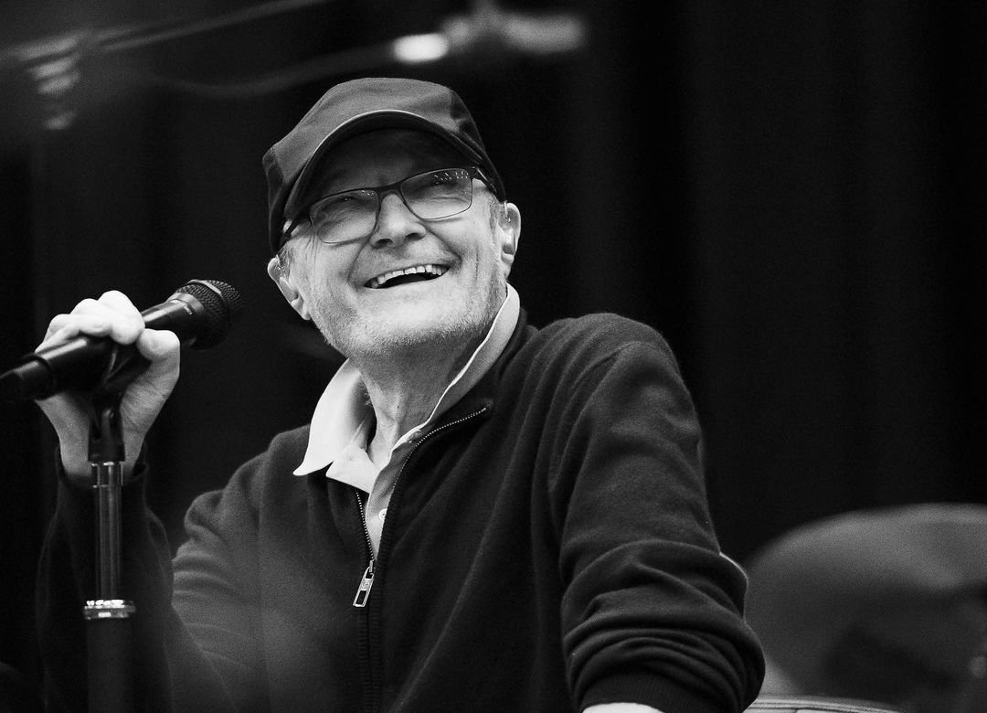 Phil Collins: Καλείται να απαντήσει ενόρκως στους ισχυρισμούς της πρώην του ότι δεν έκανε ντους… για 1 χρόνο