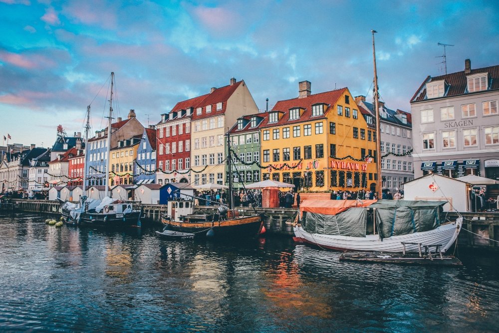 Δανία, η χώρα που τα έχει όλα: Το τέλος του κορονοϊού, η πιο cool γειτονιά και το Νο1 εστιατόριο στον κόσμο