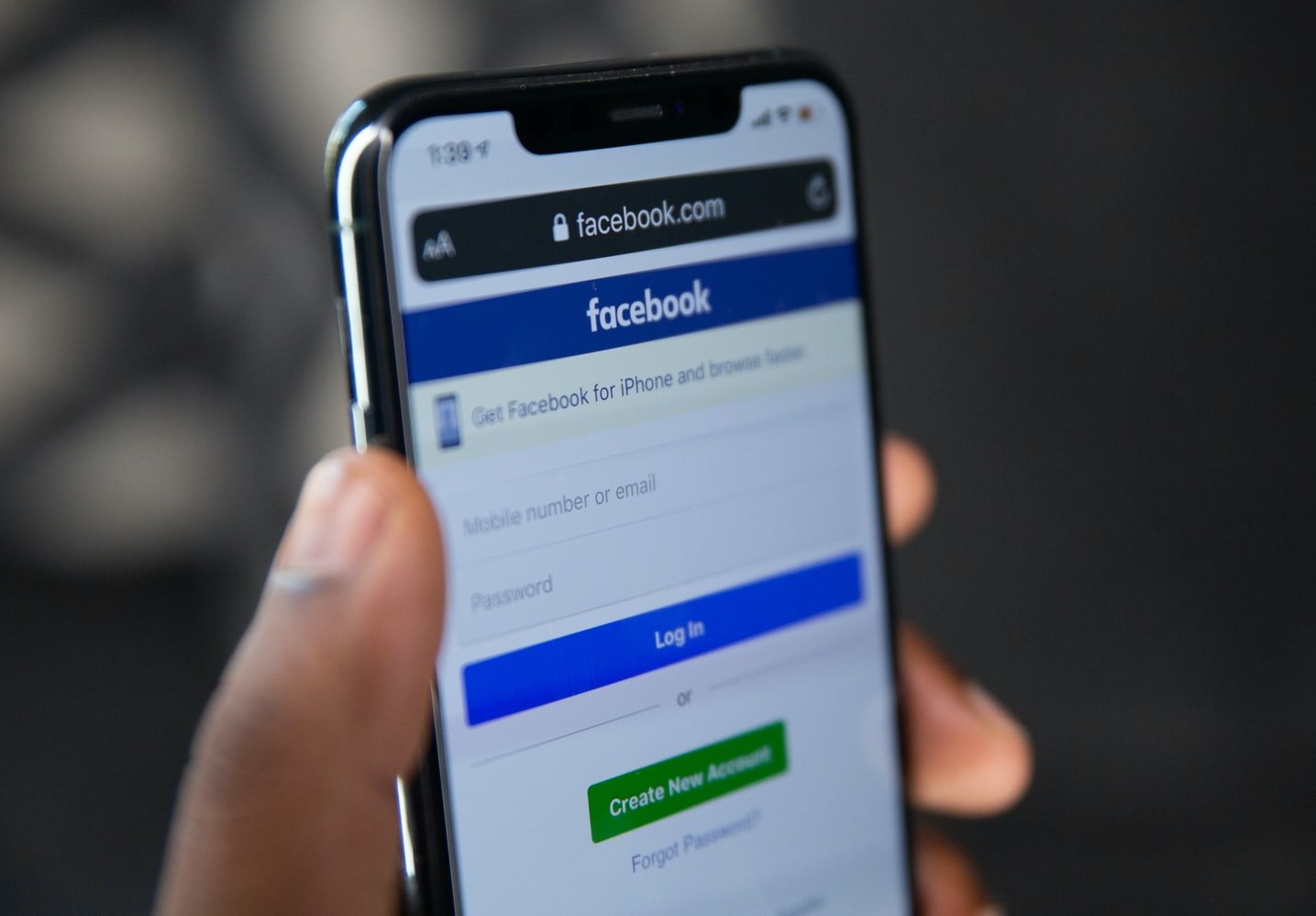 Facebook: Μετά το μεγάλο κρασάρισμα παρουσιάστηκαν ξανά προβλήματα
