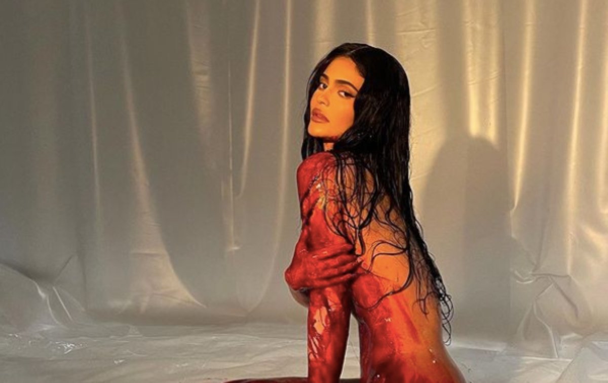 Kylie Jenner: Παρουσίασε τη νέα συλλογή της λουσμένη στο αίμα