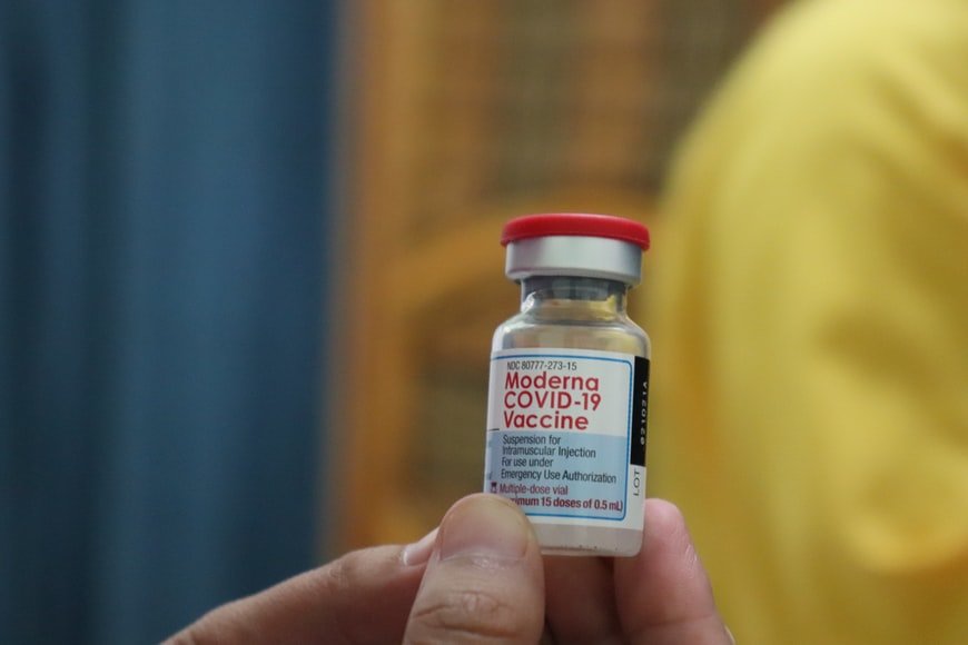 Μια ωραία ατμόσφαιρα στην επιστήμη: Η Moderna μηνύει την Pfizer για το εμβόλιο κατά του κορωνοϊού