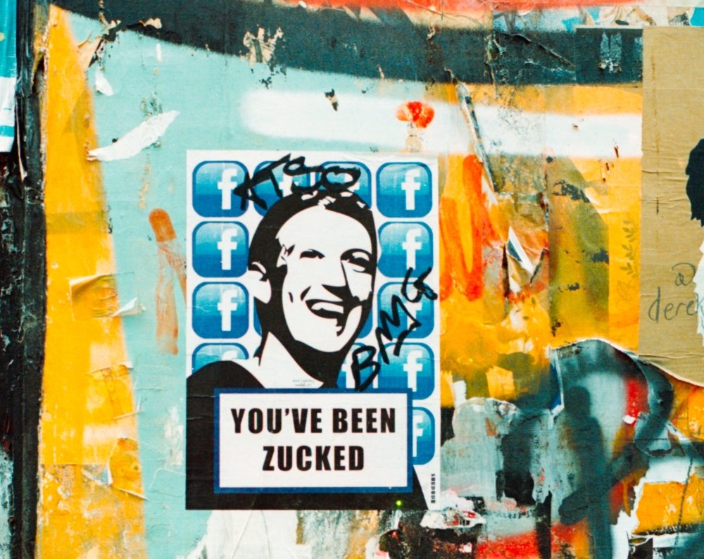 «Έριξαν» τον Zuckerberg: Προβλήματα σε Facebook, Instagram και WhatsApp