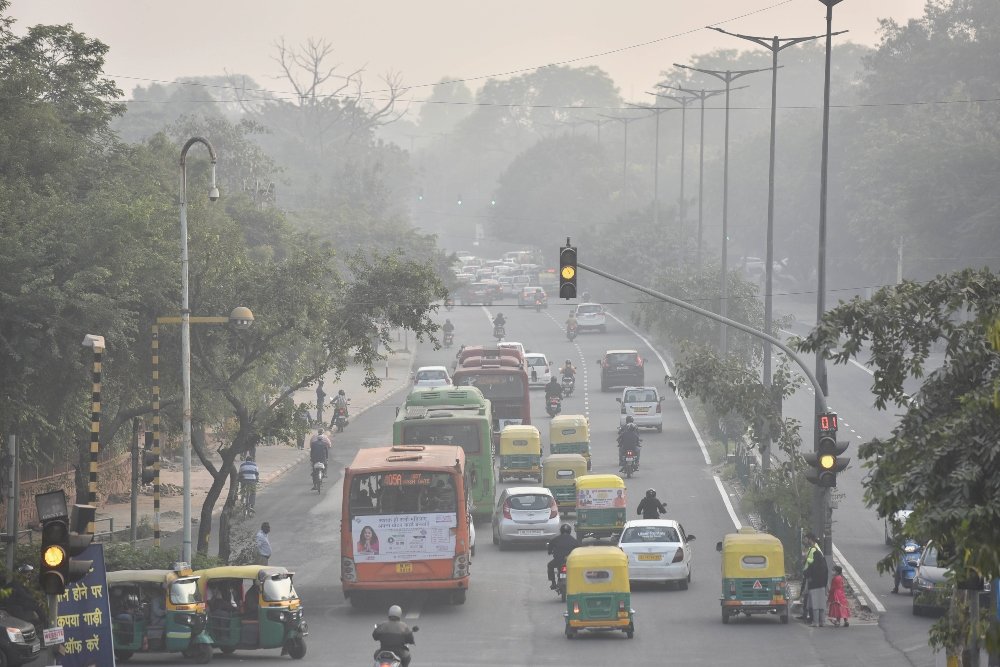Ινδία: Η ατμοσφαιρική ρύπανση σκοτώνει χιλιάδες κατοίκους – Στα χειρότερα επίπεδα η ποιότητα του αέρα