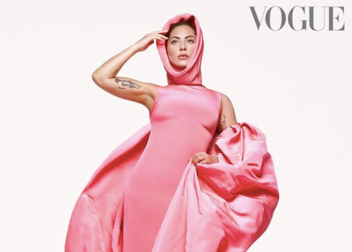 Η Lady Gaga στο πιο iconic εξώφυλλο στην ιστορία της βρετανικής Vogue