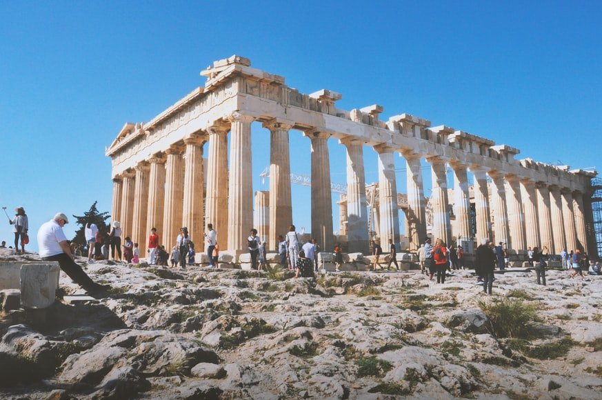 Κομισιόν για ελληνική οικονομία: Προβλέπει θεαματική ανάπτυξη για το 2021 και μείωση της ανεργίας