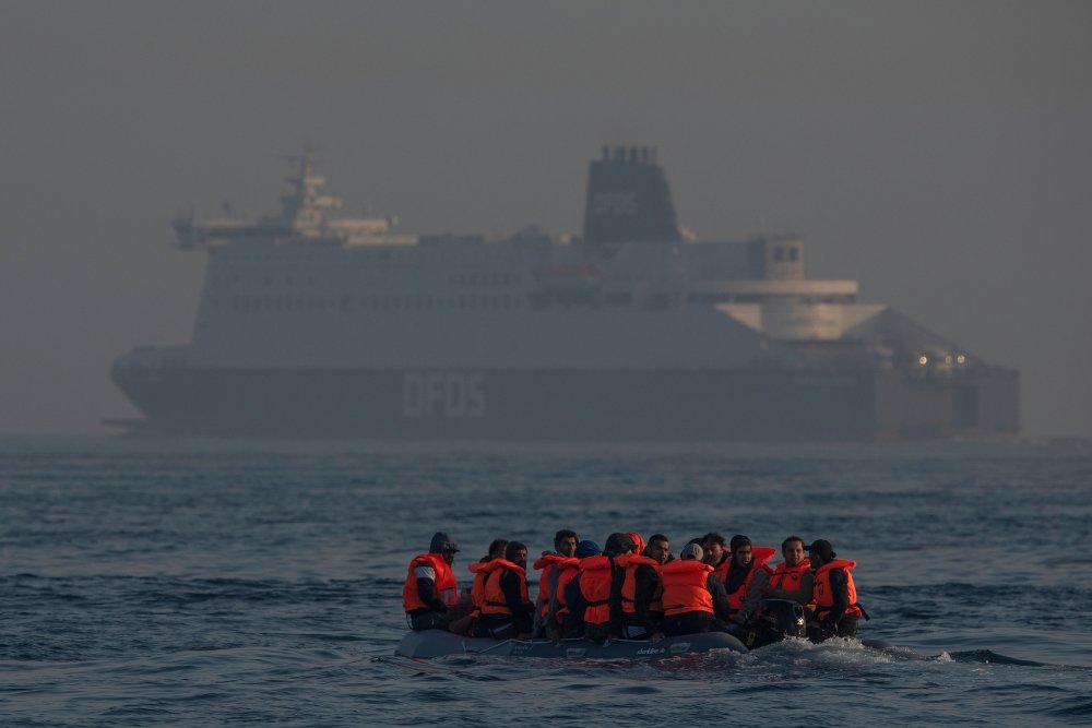 Γαλλία: Αυξάνονται οι απόπειρες διέλευσης στην Αγγλία – Eντοπίστηκε πτώμα μετανάστριας κοντά στο Καλαί