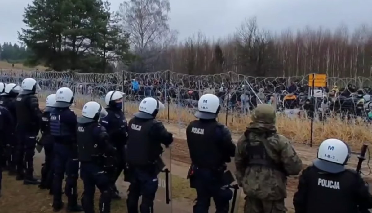 Λευκορωσία: Πρόσφυγες δέχτηκαν δακρυγόνα στην προσπάθεια τους να περάσουν στην Πολωνία