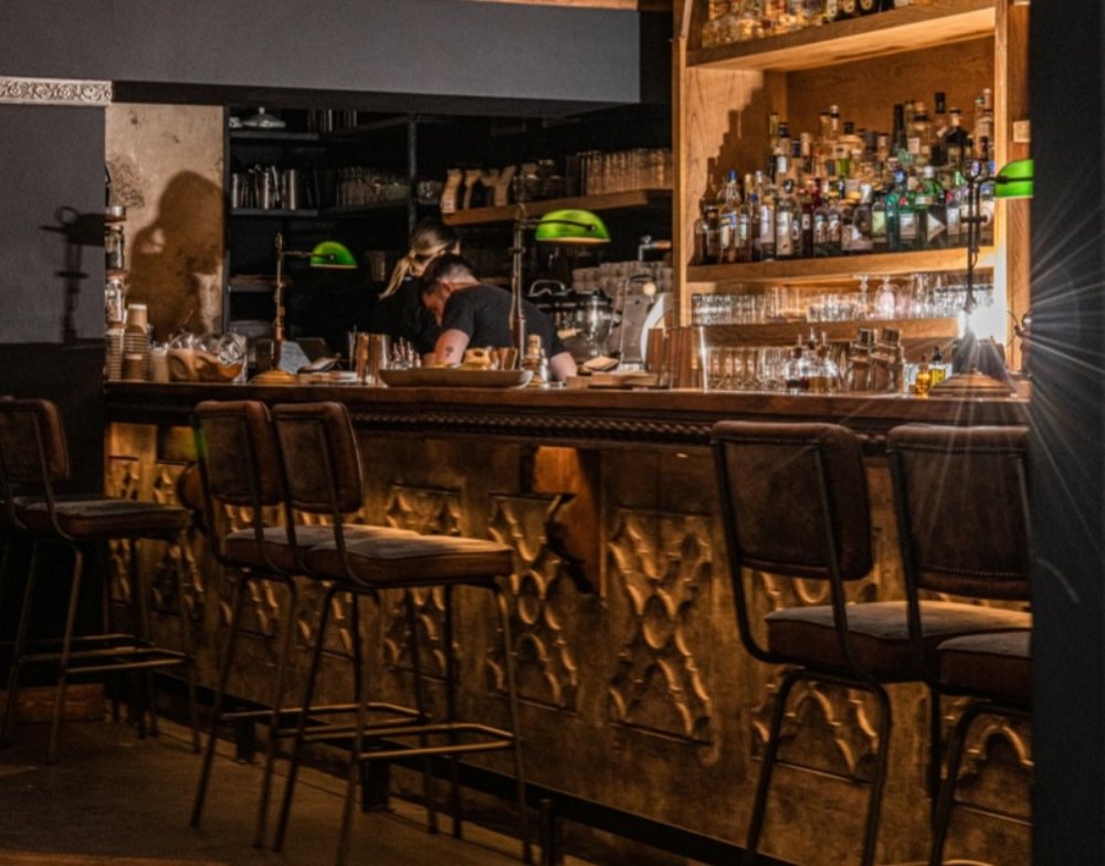 The World’s 50 Best Bars: Τα 2 μπαρ της Αθήνας που μπήκαν στη λίστα για ακόμα μια χρονιά