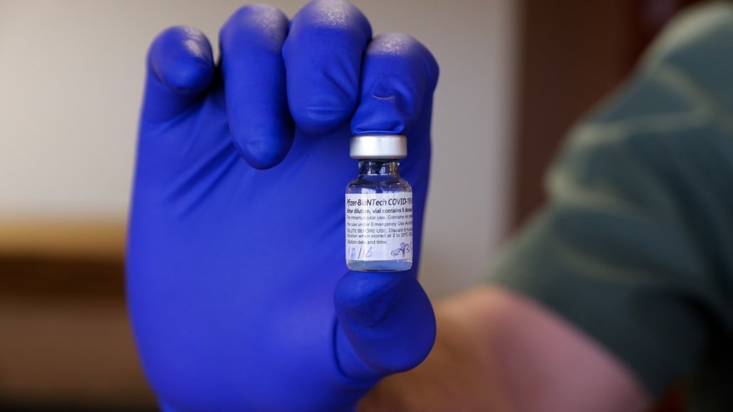 Το εμβόλιο της Pfizer προστατεύει από τη νοσηλεία με τη μετάλλαξη Όμικρον, σύμφωνα με μελέτη