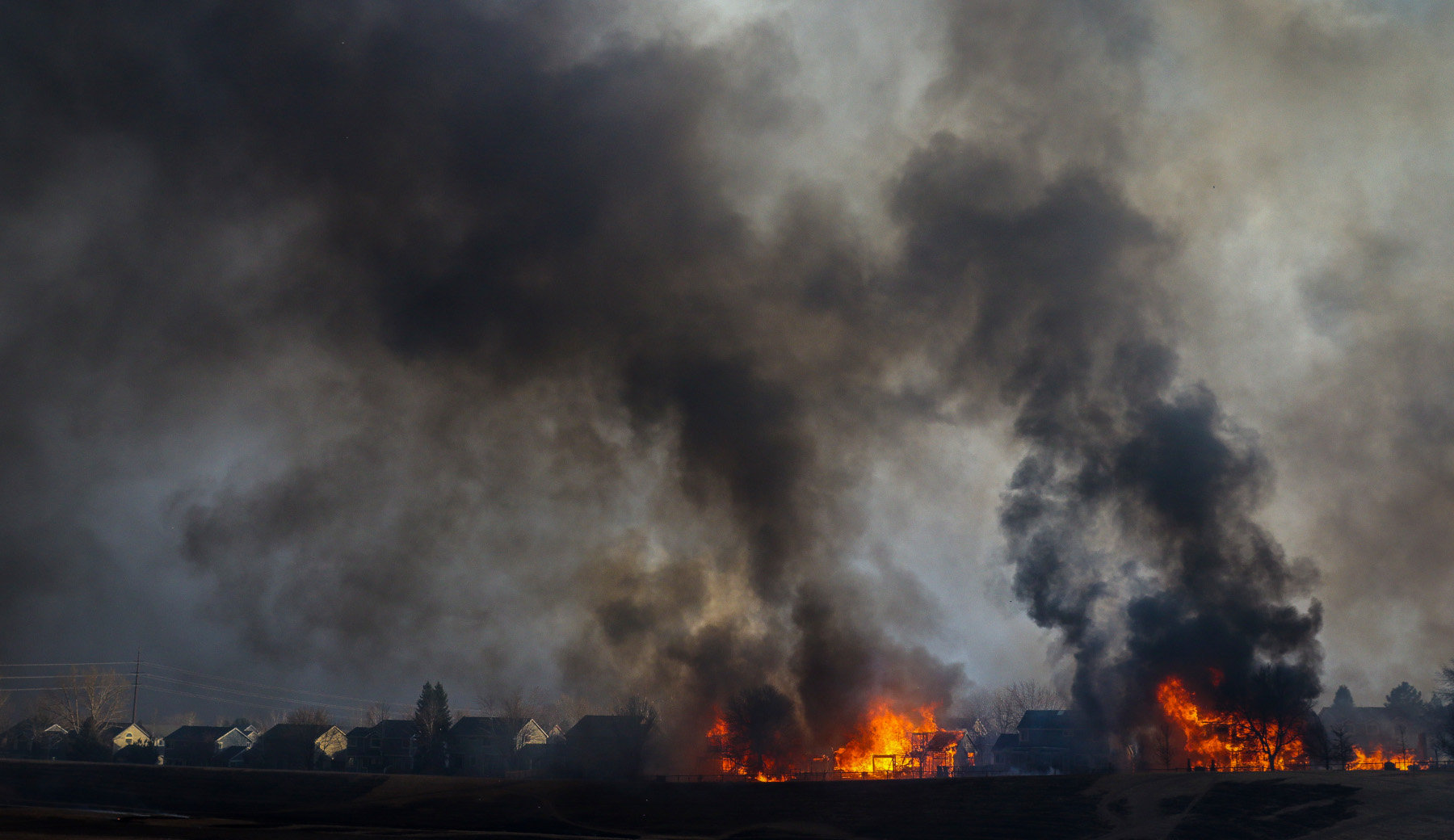 Περίπου 18.000 άνθρωποι εγκατέλειψαν τα σπίτια τους λόγω πυρκαγιάς στον Καναδά