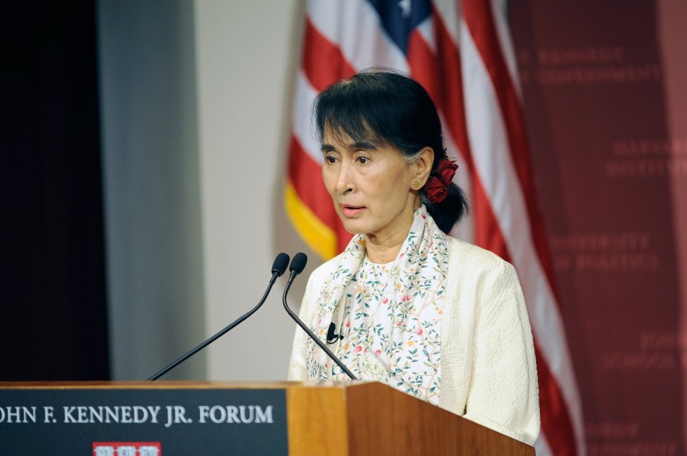Aung San Suu Kyi: Η βραβευμένη με Νόμπελ Ειρήνης πρώην πρόεδρος της Μιανμάρ καταδικάστηκε σε 4 χρόνια φυλάκιση