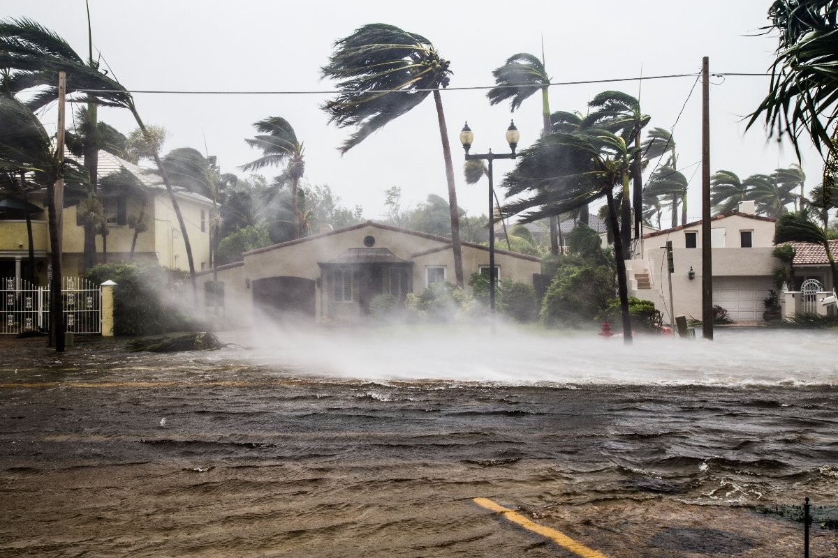 Τυφώνας Χίλαρι: Έπληξε τη Χερσόνησο Μπάχα Καλιφόρνια – Κατευθύνεται προς τις ΗΠΑ
