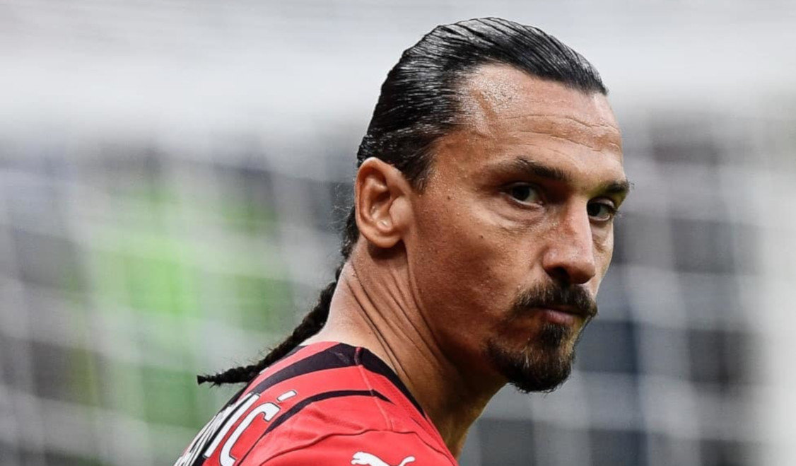 Ο Ibrahimovic κάνει την πιο «Zlatan» ευχή για τα Χριστούγεννα με υψωμένο το μεσαίο δάχτυλο