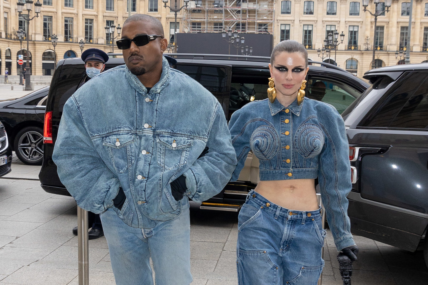 Ποια Kim Kardashian; Ο Kanye West σχεδιάζει να κάνει πρόταση γάμου στην Julia Fox