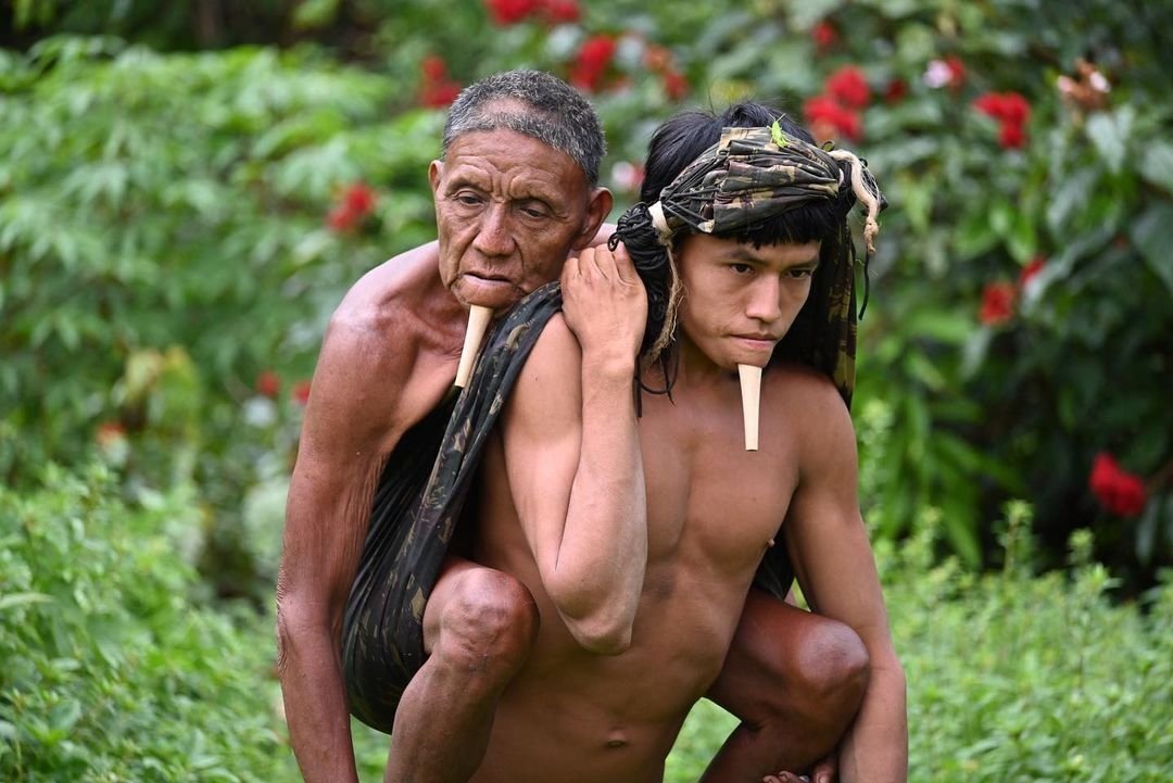 Αμαζόνιος: Η viral φωτογραφία που φανερώνει τις δυσκολίες του εμβολιασμού των ιθαγενών