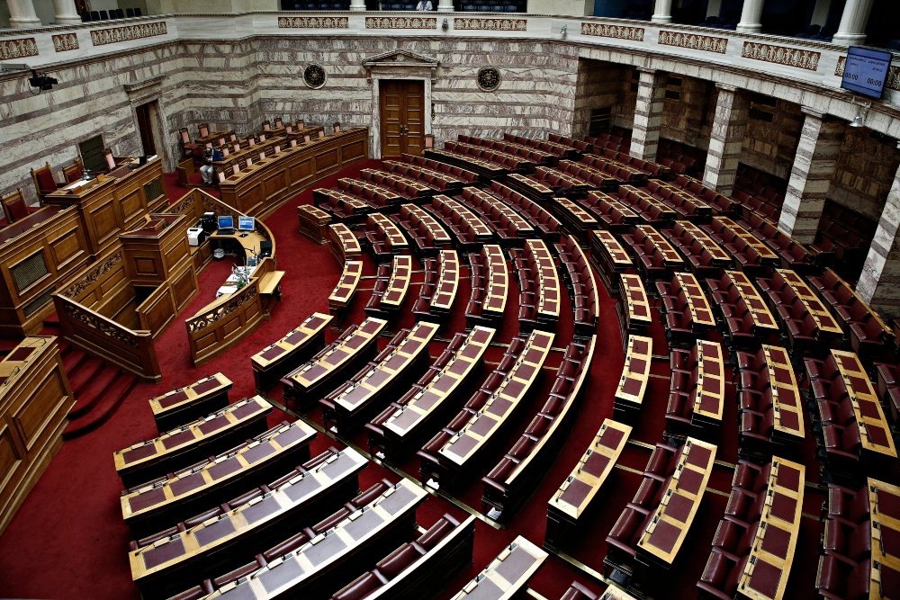 Πρόταση μομφής: Η συζήτηση στην Βουλή – Έντονη αντιπαράθεση μεταξύ Κυριάκου Μητσοτάκη και Αλέξη Τσίπρα