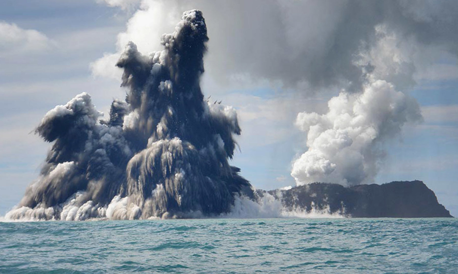 Τόνγκα: Εξερράγη το ηφαίστειο Ha’apai – Προειδοποίηση για μεγάλο τσουνάμι