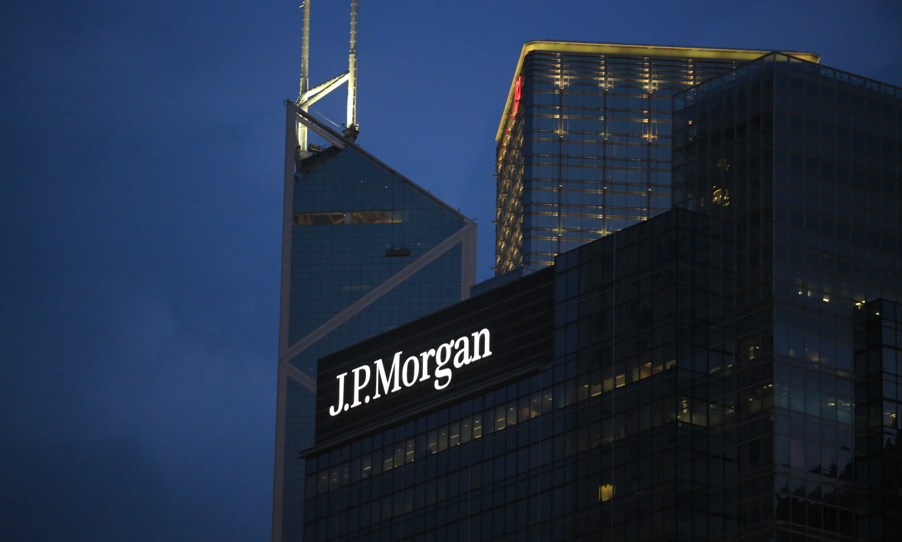 JP Morgan: Προβλέπει τριπλή αναβάθμιση σε επενδυτική βαθμίδα για την Ελλάδα