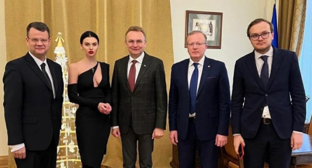 Ουκρανία: Πώς ένα φόρεμα έγινε η πέτρα του σκανδάλου και οδήγησε στην παραίτηση υπουργού