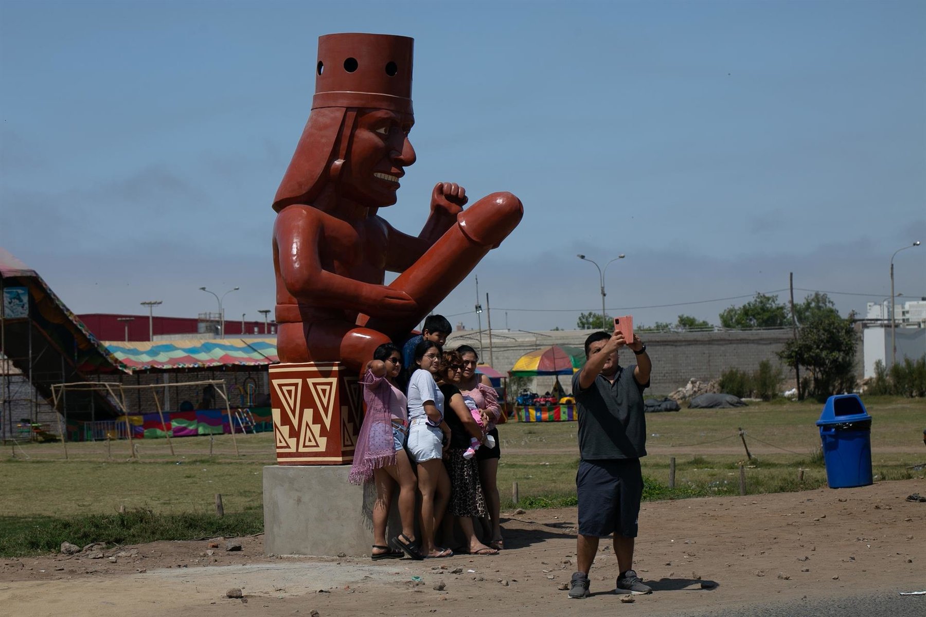 Περού: Ένα φαλλικό άγαλμα αποτελεί τουριστικό πόλο έλξης – Ντόπιοι βάνδαλοι του προκάλεσαν ζημιά
